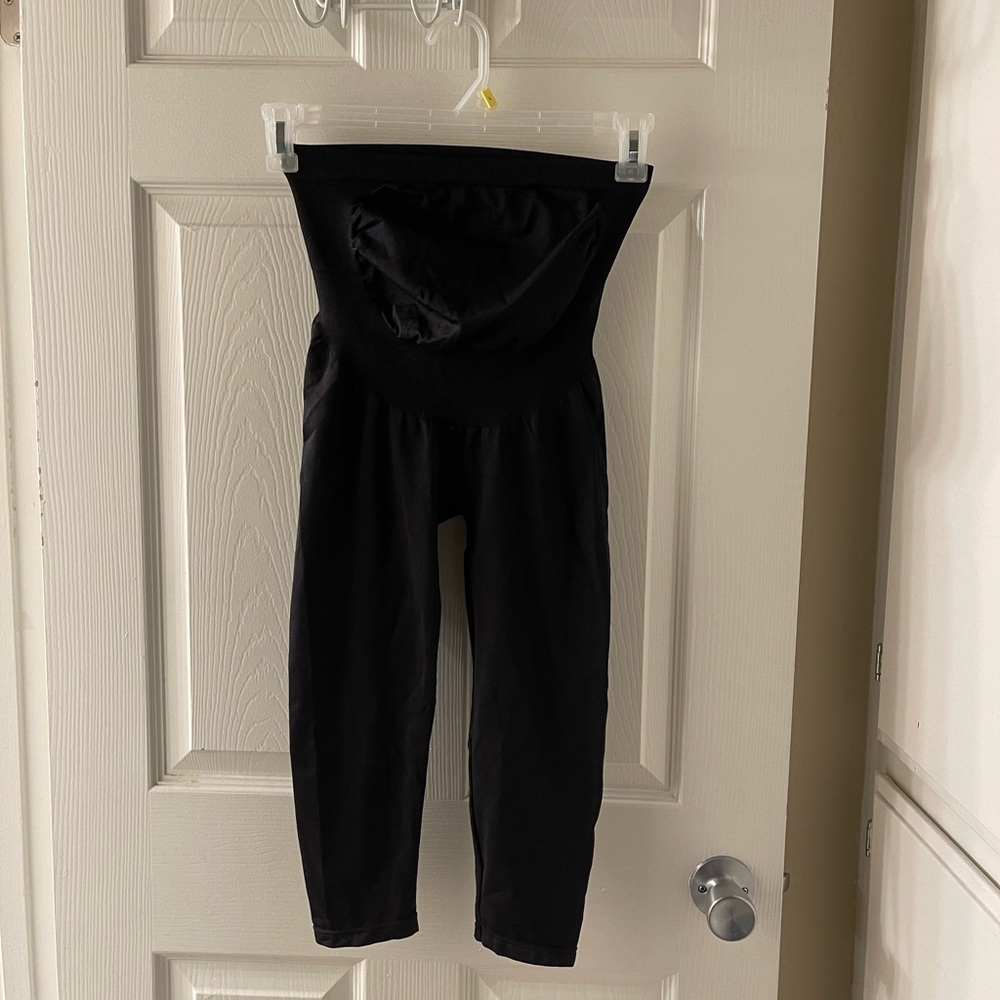 Postpartum capri leggings